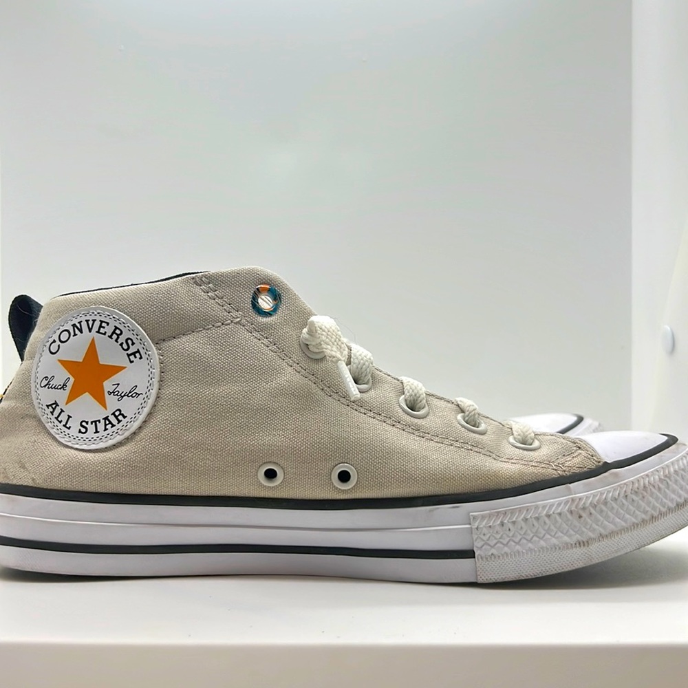 Converse Junior Girls canvas laced slip on mid tops.